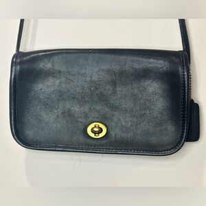 Vintage Coach 90s Swinger Crossbody Bag - Black Leather | Style No. 9060